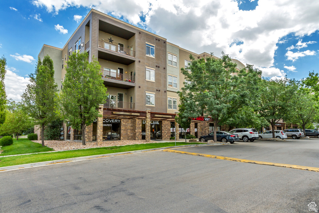 ROCKWELL SQUARE - Residential