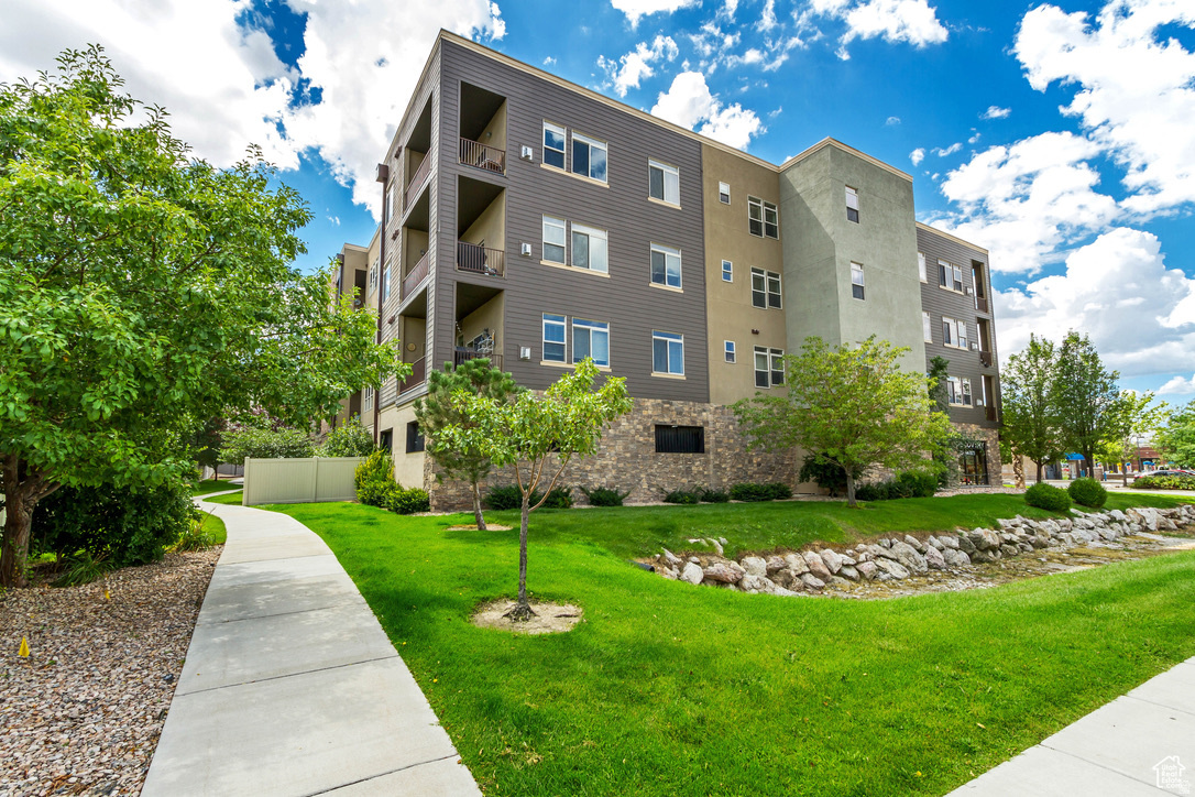 ROCKWELL SQUARE - Residential