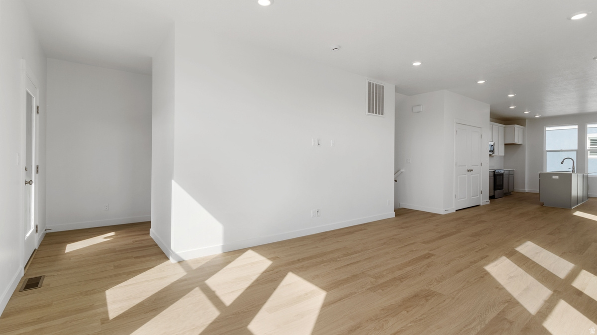 TRAILSIDE - Residential