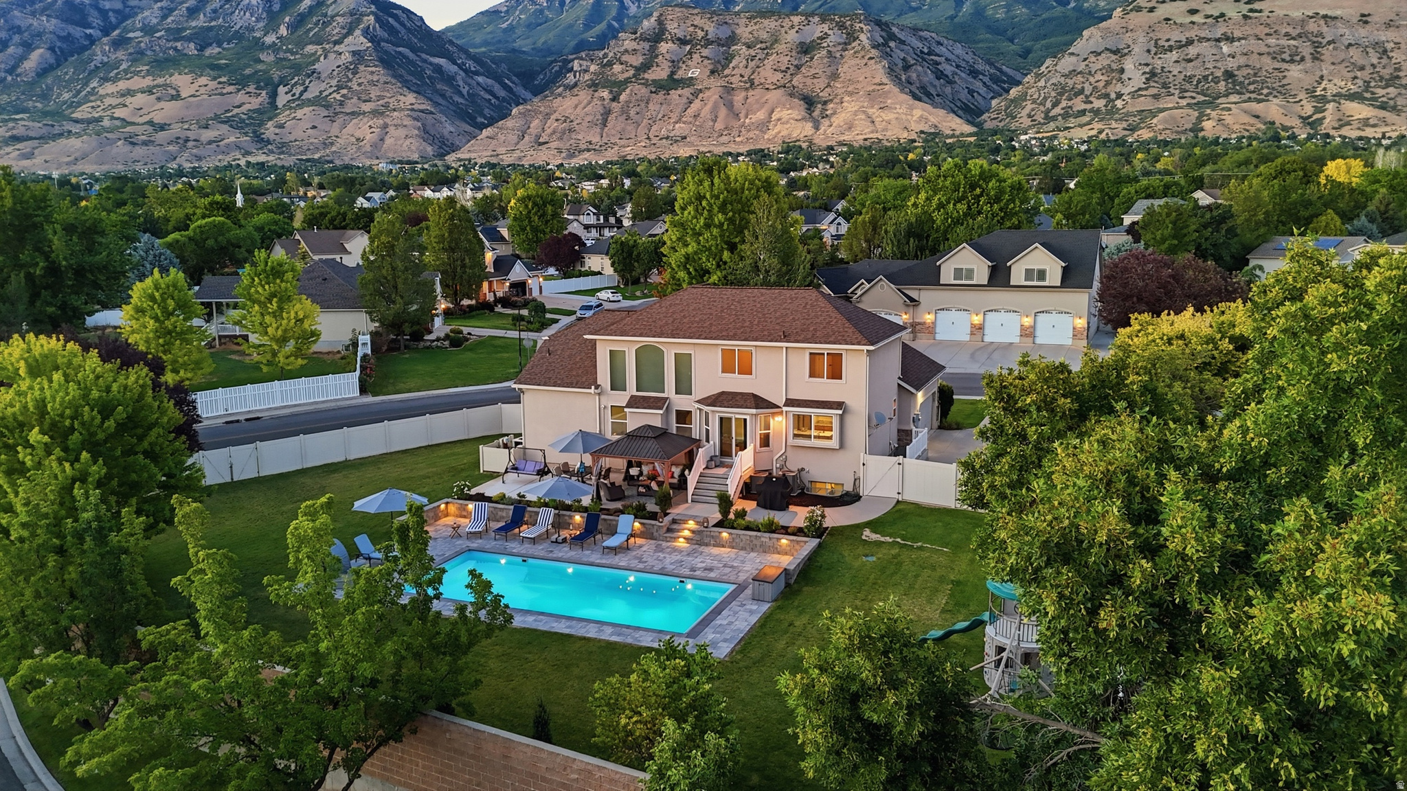 Square footage figures are provided as a courtesy estimate only and were obtained from a previous listing..  Buyer is advised to obtain an independent measurement.