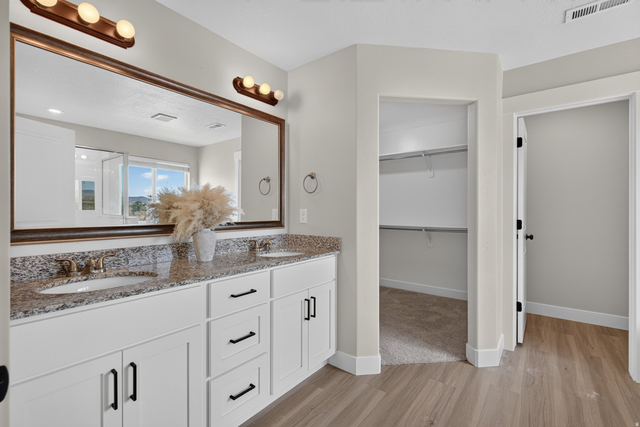 EAGLE POINT - Residential