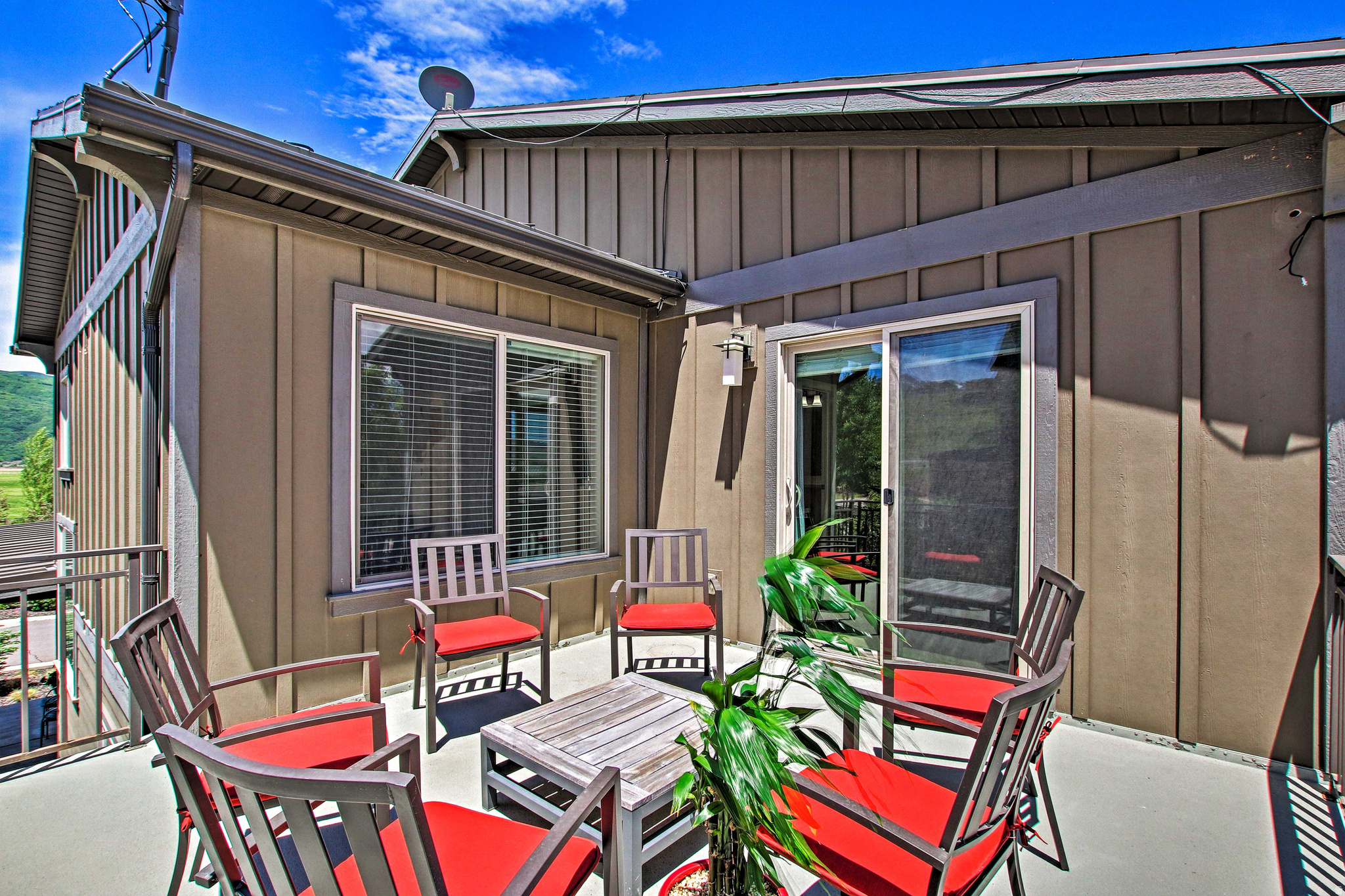 ESCAPES AT EDGEWATER - Residential