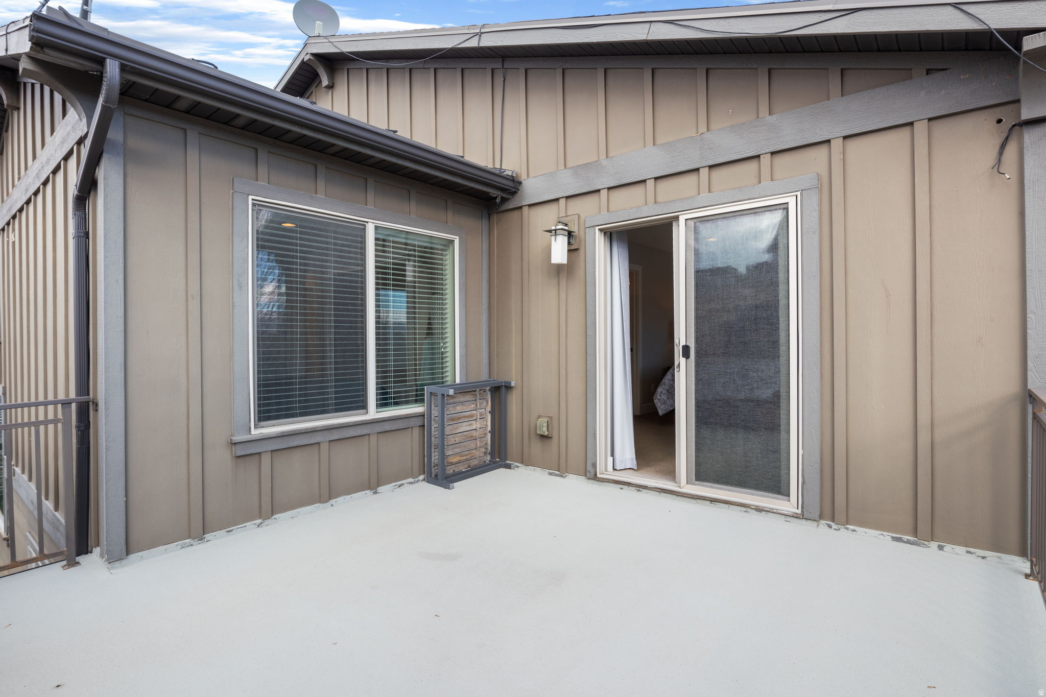 ESCAPES AT EDGEWATER - Residential