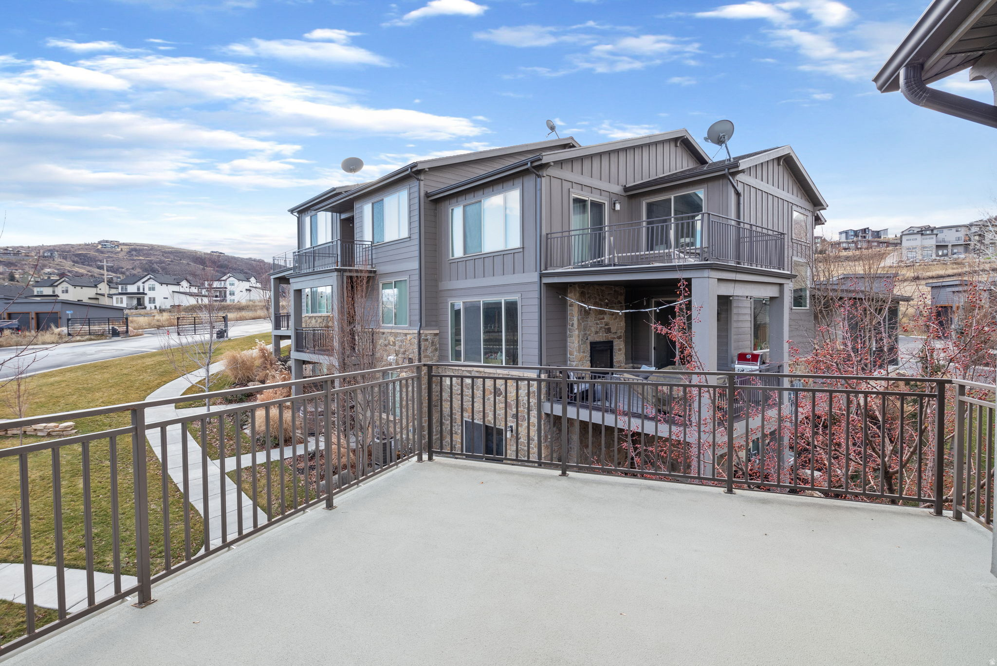 ESCAPES AT EDGEWATER - Residential