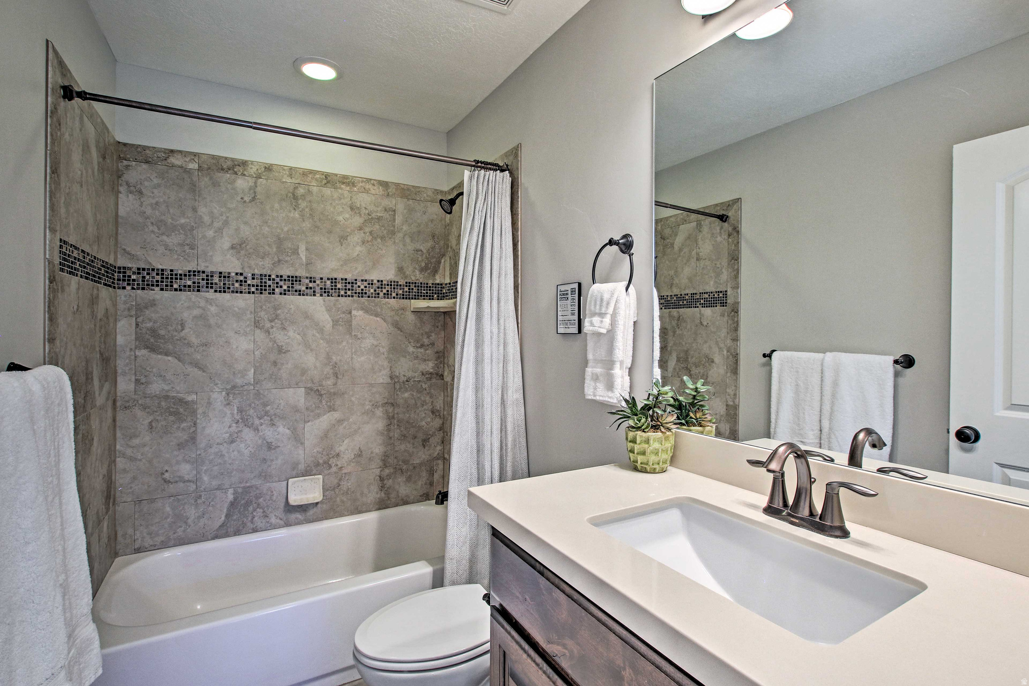 ESCAPES AT EDGEWATER - Residential