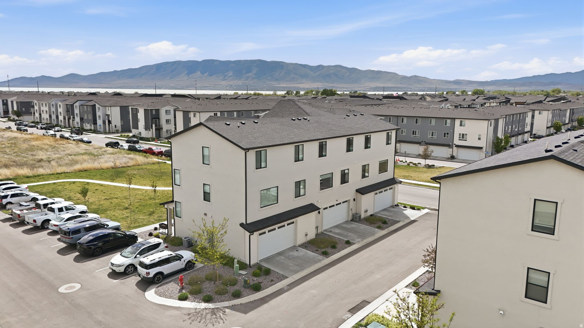 LAKESHORE LANDING - Residential