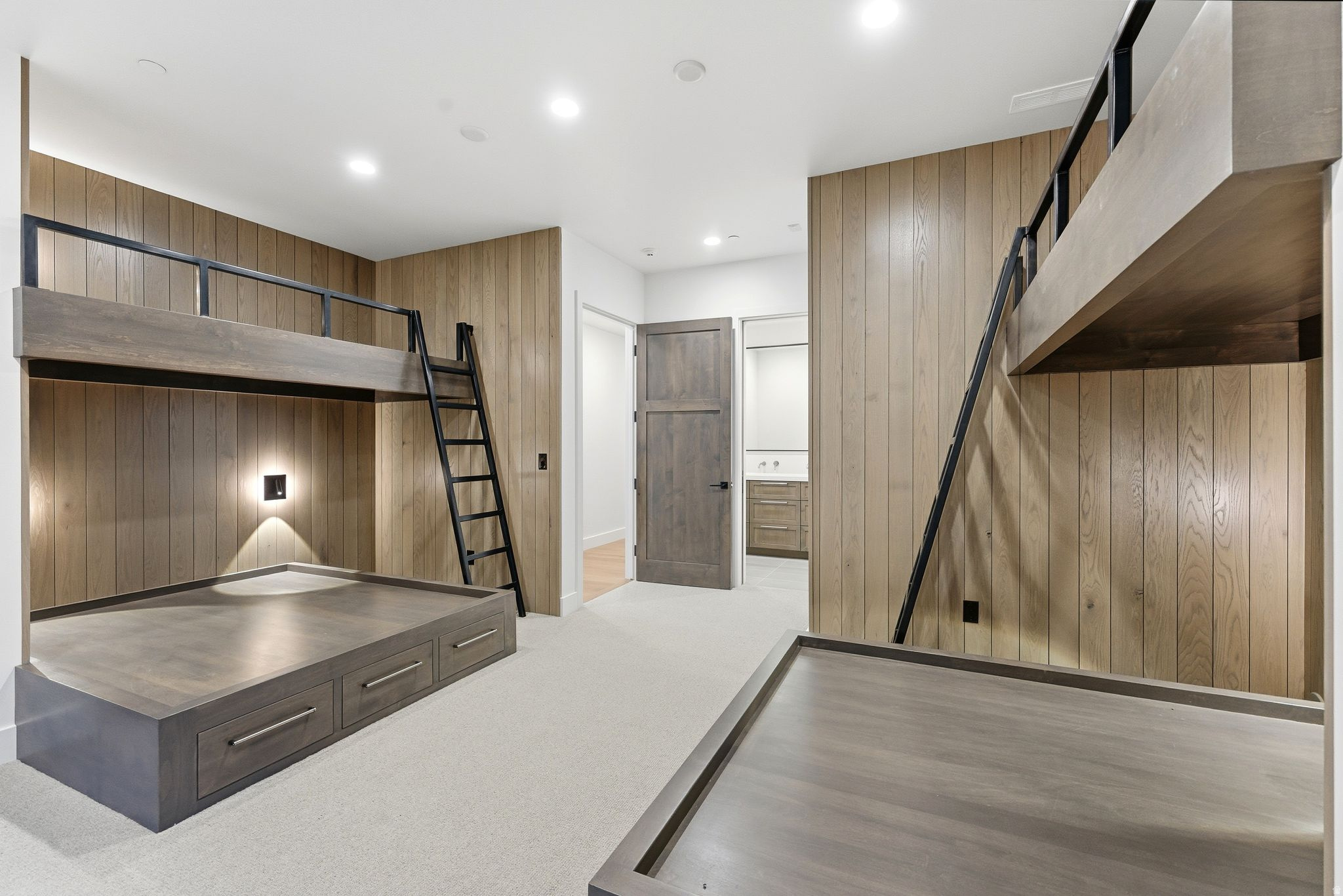 THE OAKS - Residential
