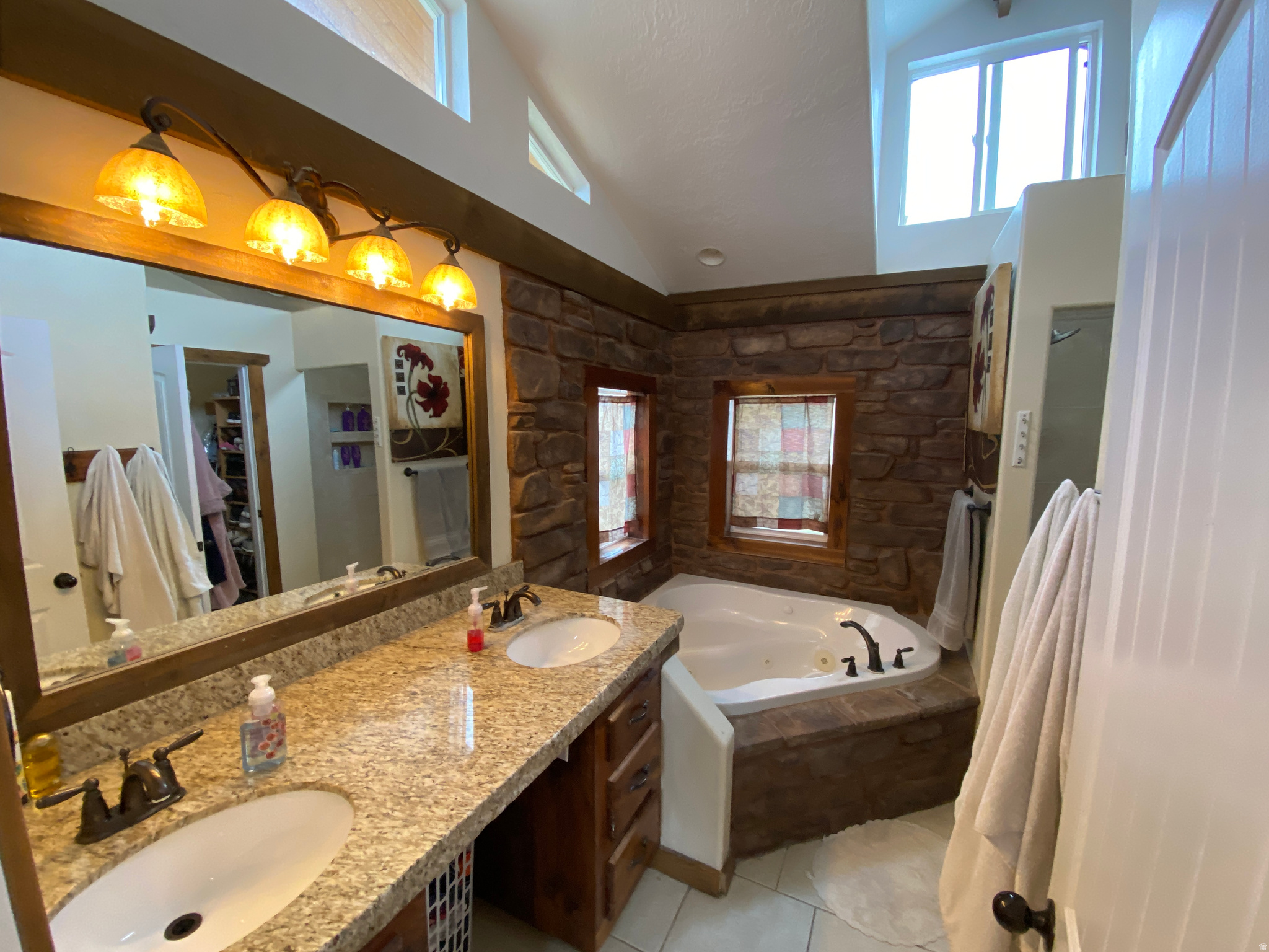 COUNTRY ROAD HAVEN - Residential