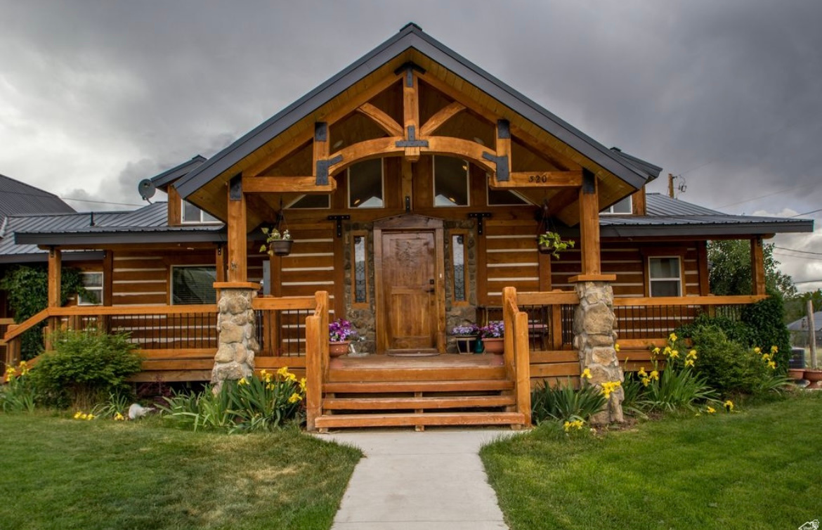 COUNTRY ROAD HAVEN - Residential