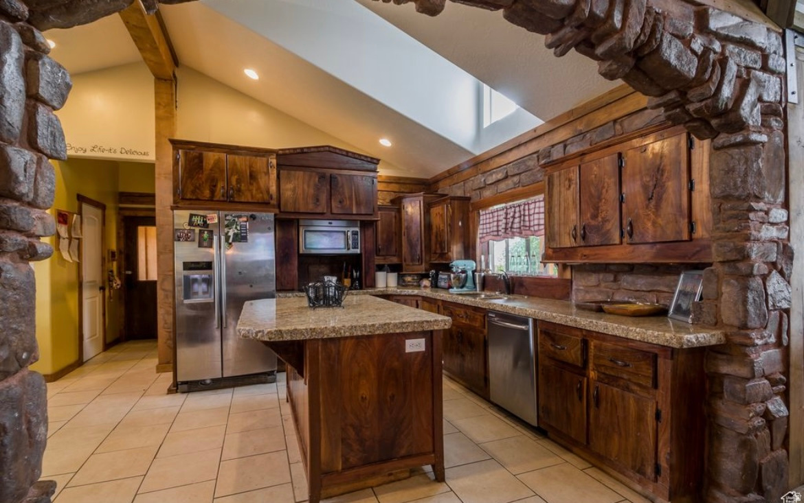 COUNTRY ROAD HAVEN - Residential