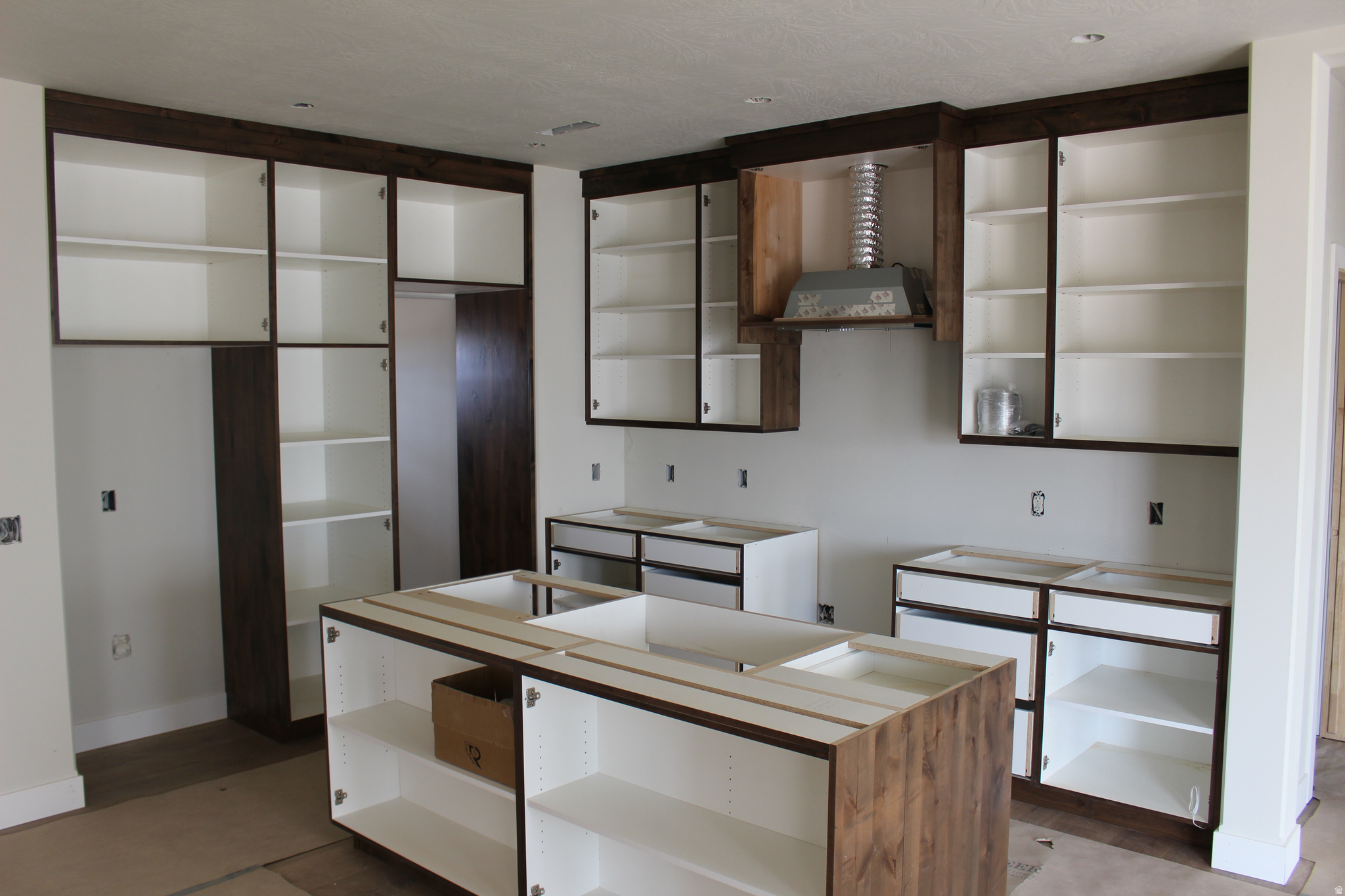 IRON CREST - Residential