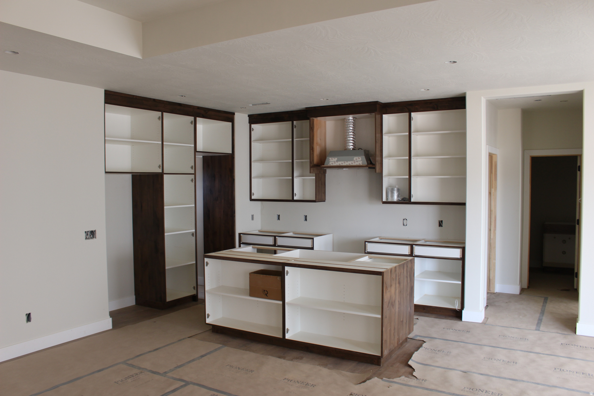 IRON CREST - Residential