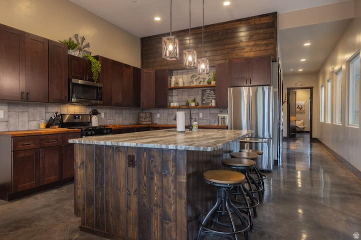 RETREAT AT SAND HOLLOW RESORT - Residential