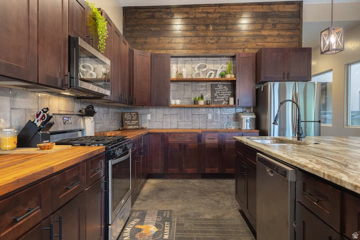 RETREAT AT SAND HOLLOW RESORT - Residential