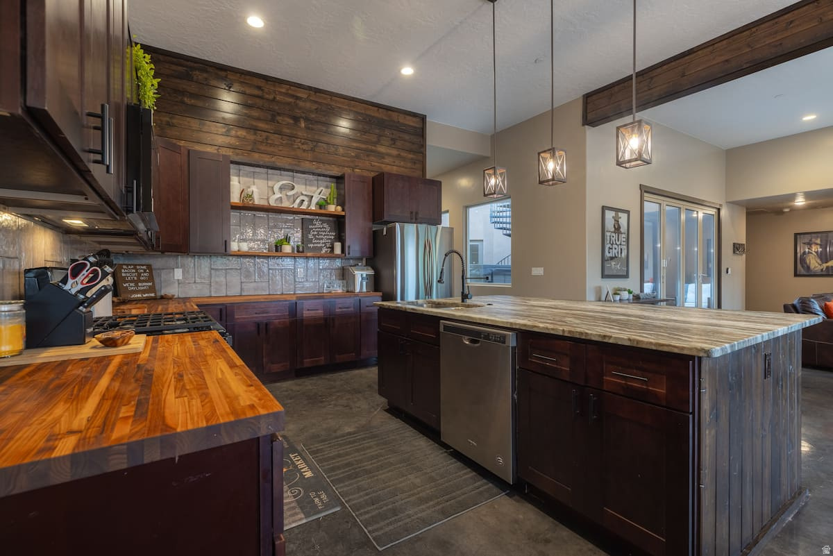RETREAT AT SAND HOLLOW RESORT - Residential