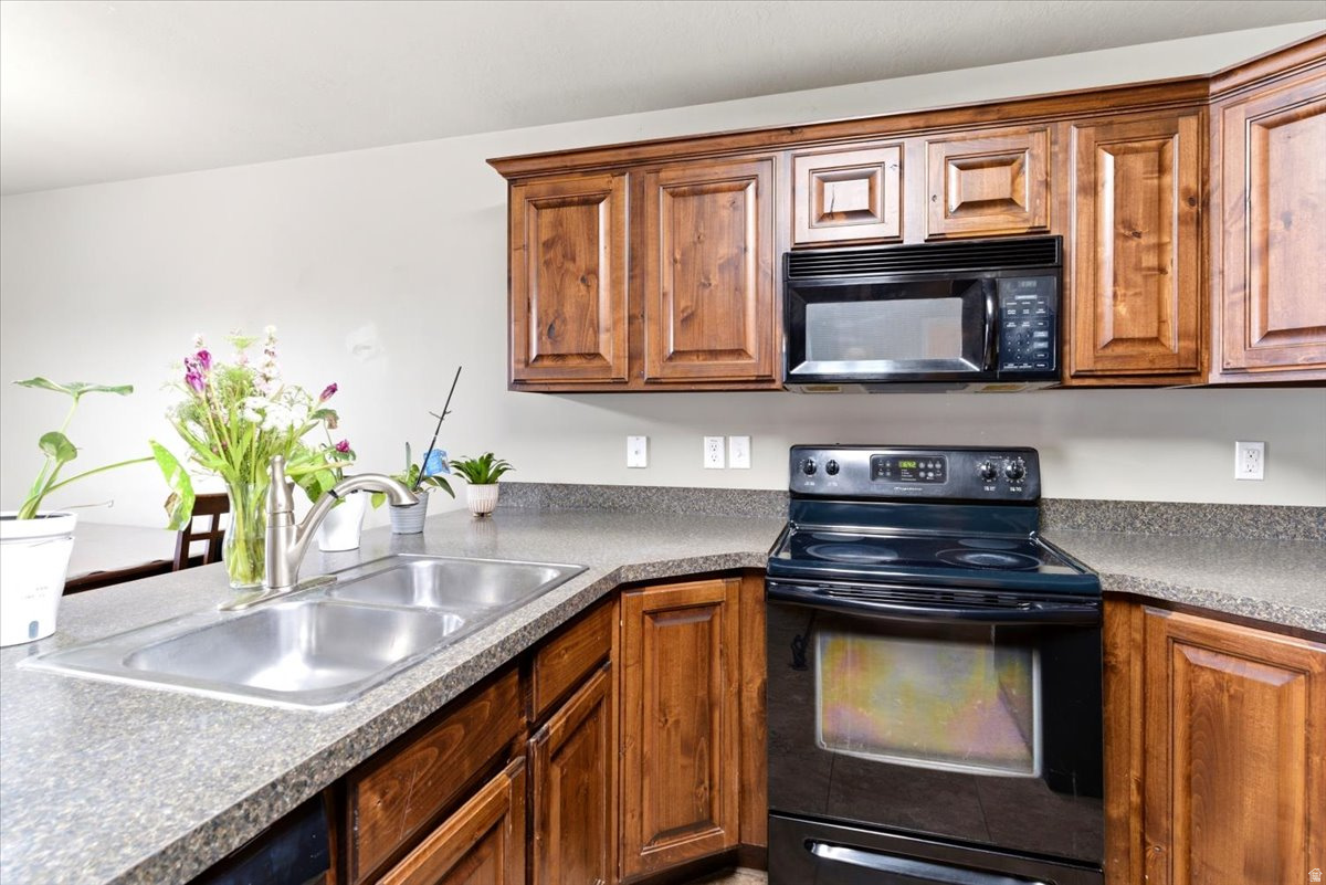 CAMELOT COVE - Residential