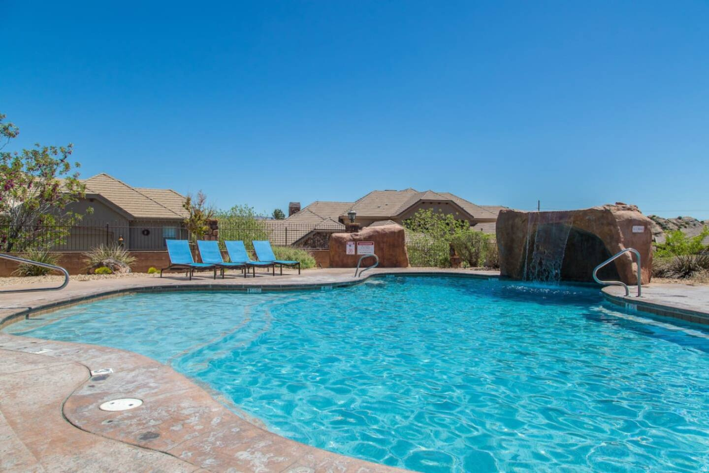CORAL RIDGE TOWNHOMES PH 3-C - Residential
