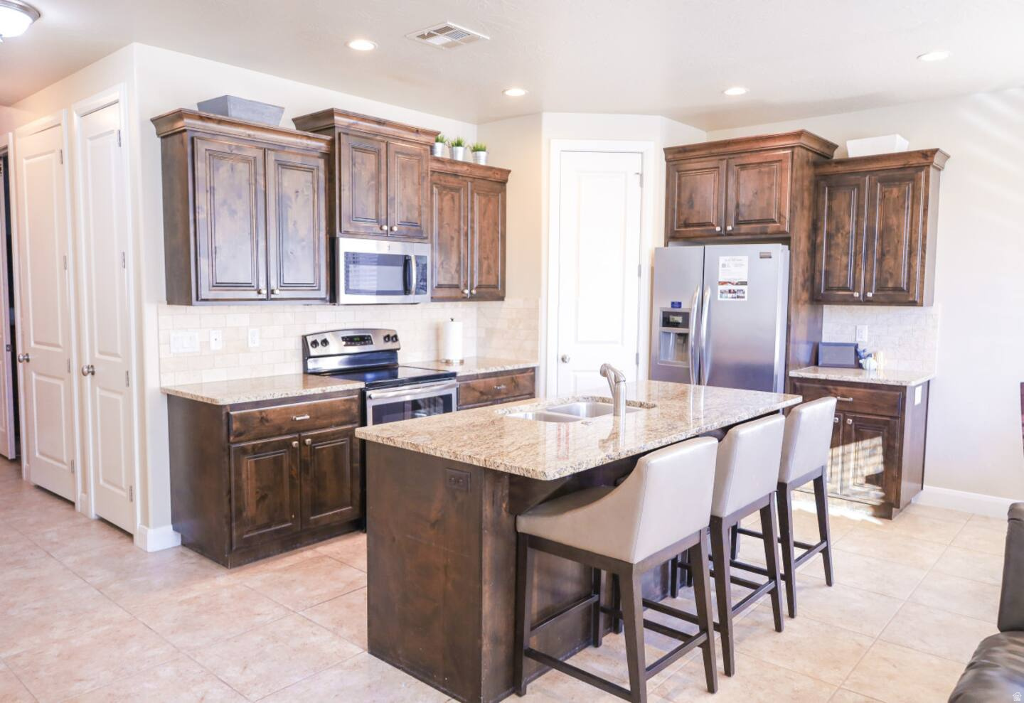 CORAL RIDGE TOWNHOMES PH 3-C - Residential
