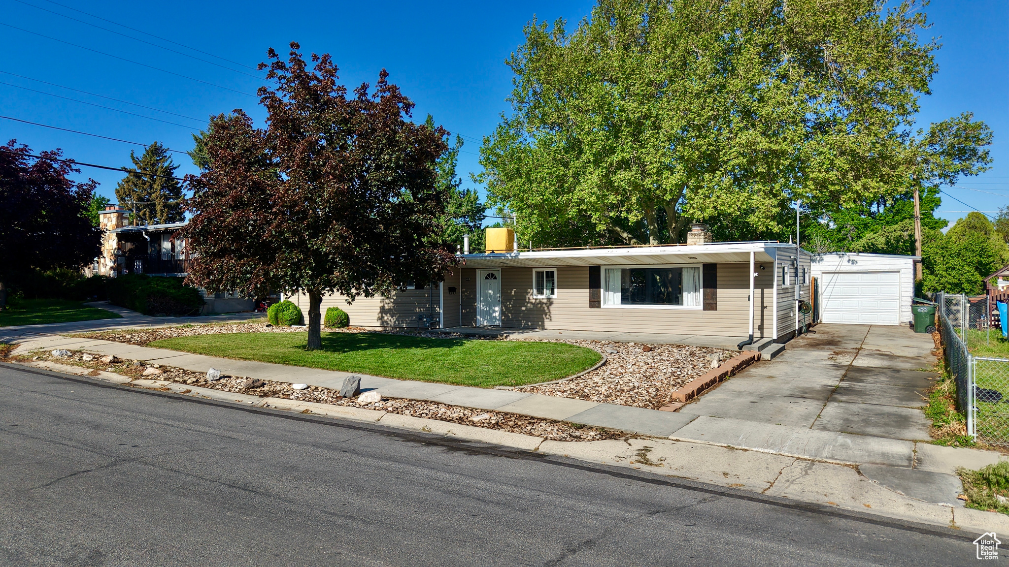 Welcome Home to your new rambler with 3 bedroom and 2 bath. This beautiful single family home got an update with gorgeous finishes that will make you say "wow". Enjoy the view out of your large living room windows or relax in the backyard. You'll be close to all the amenities and shopping. Come see it today.