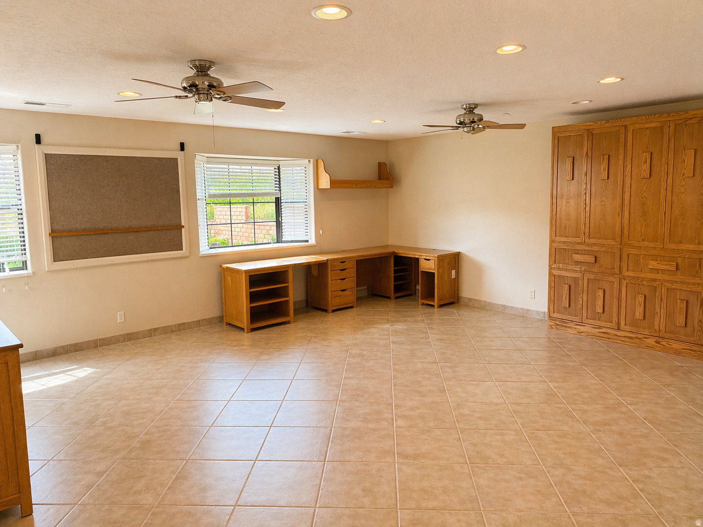 BLOOMINGTON RANCHES 6 AMD - Residential