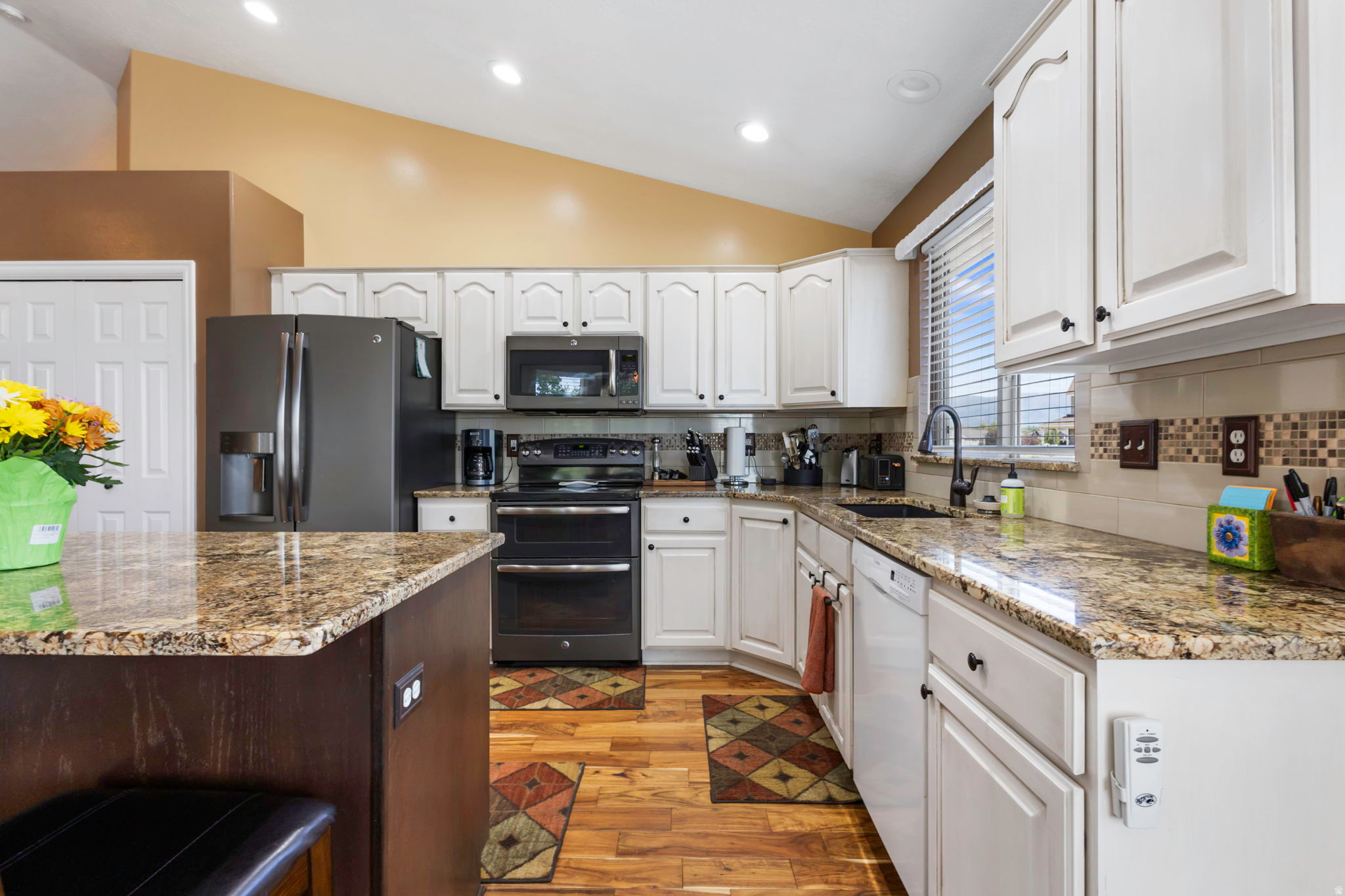 REGAL COUNTERY STATE - Residential