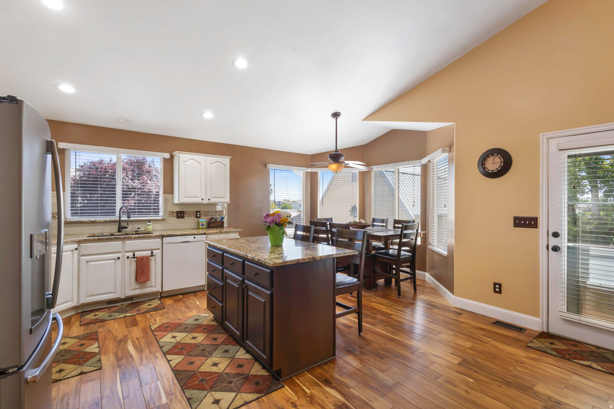 REGAL COUNTERY STATE - Residential