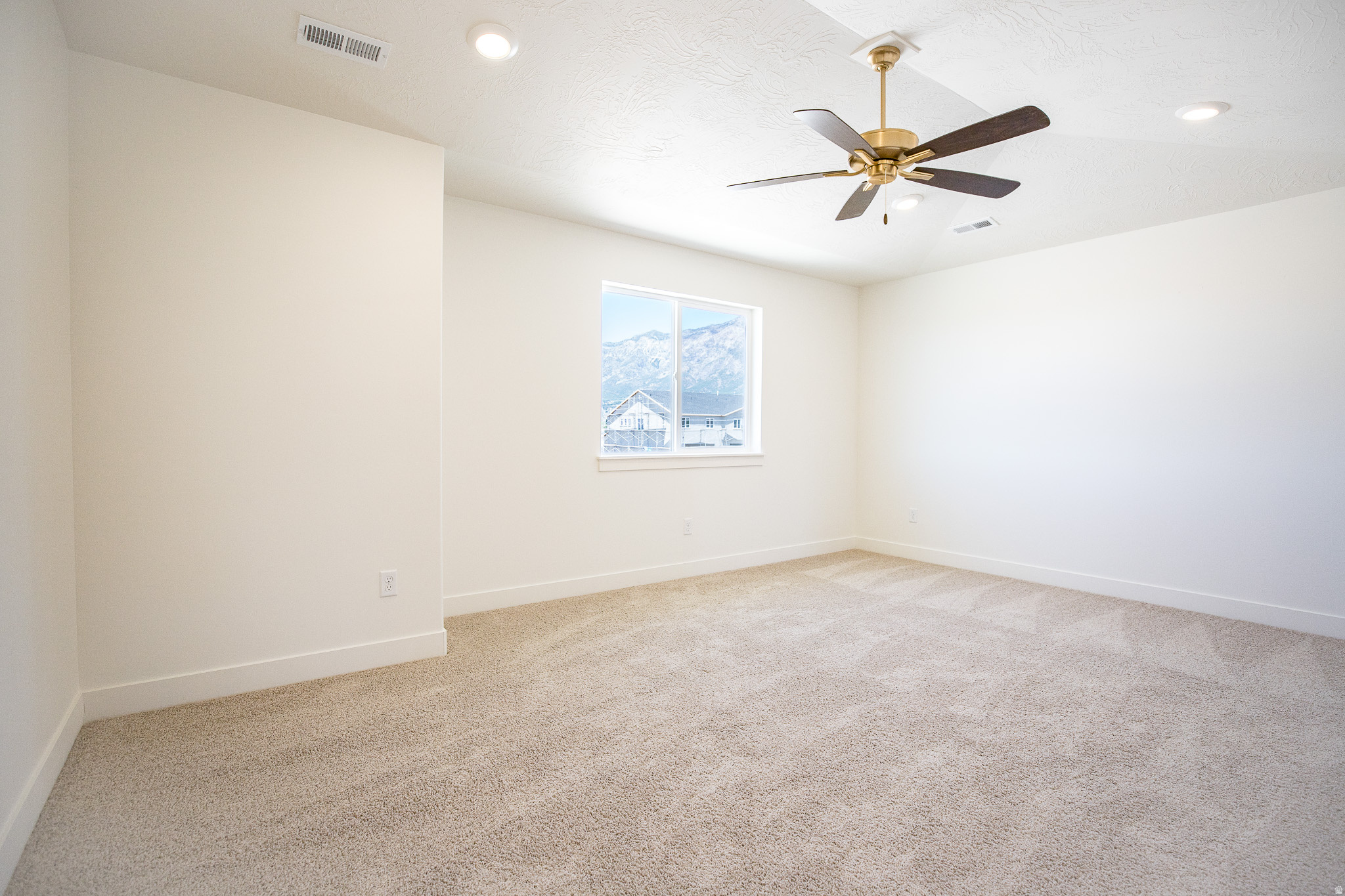 LOMOND HEIGHTS - Residential