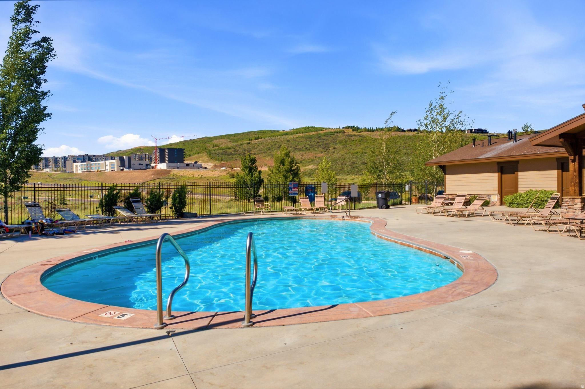 THE RETREAT AT JORDA - Residential