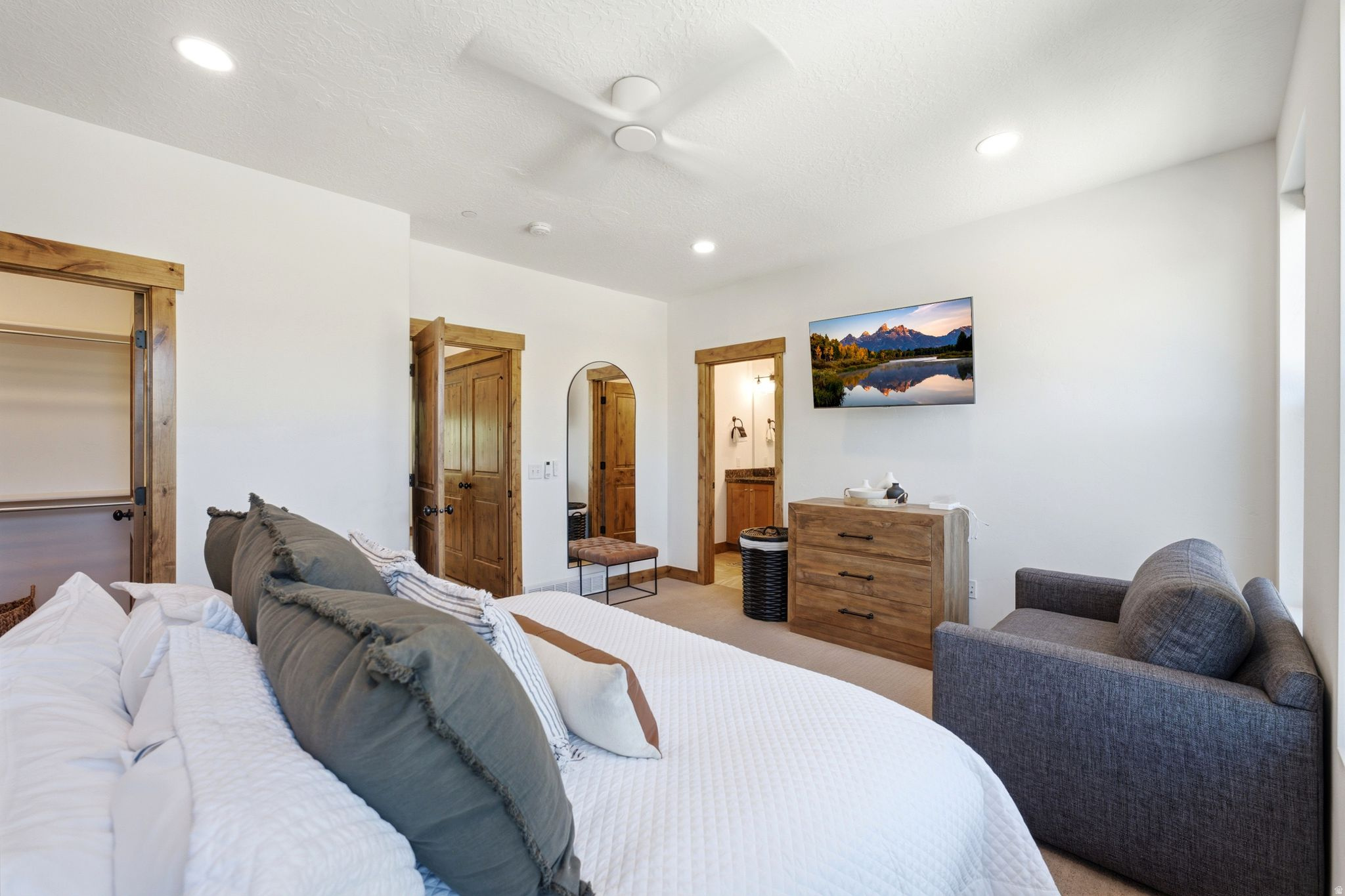 THE RETREAT AT JORDA - Residential