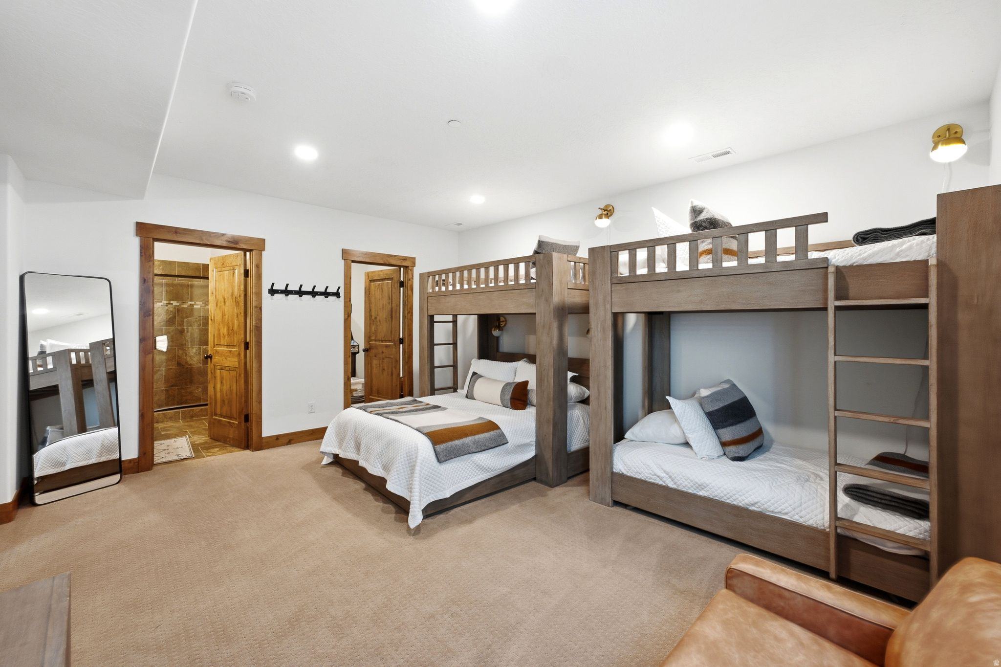 THE RETREAT AT JORDA - Residential