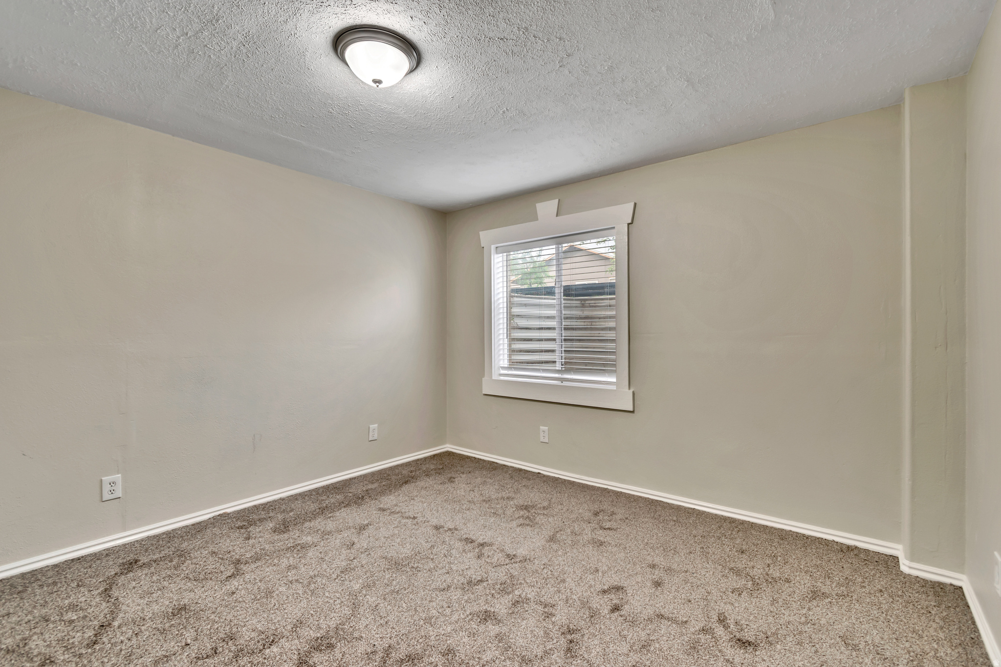 WHISPERING WILLOW - Residential
