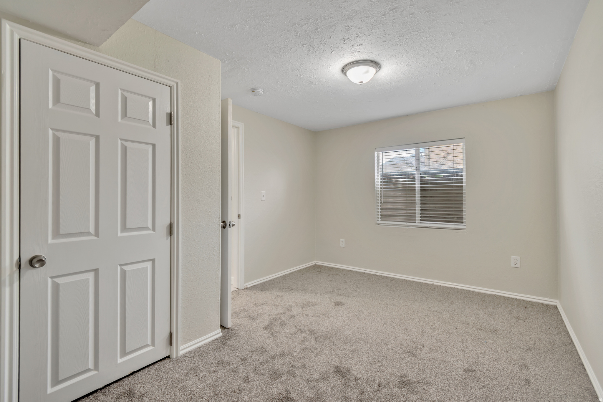 WHISPERING WILLOW - Residential