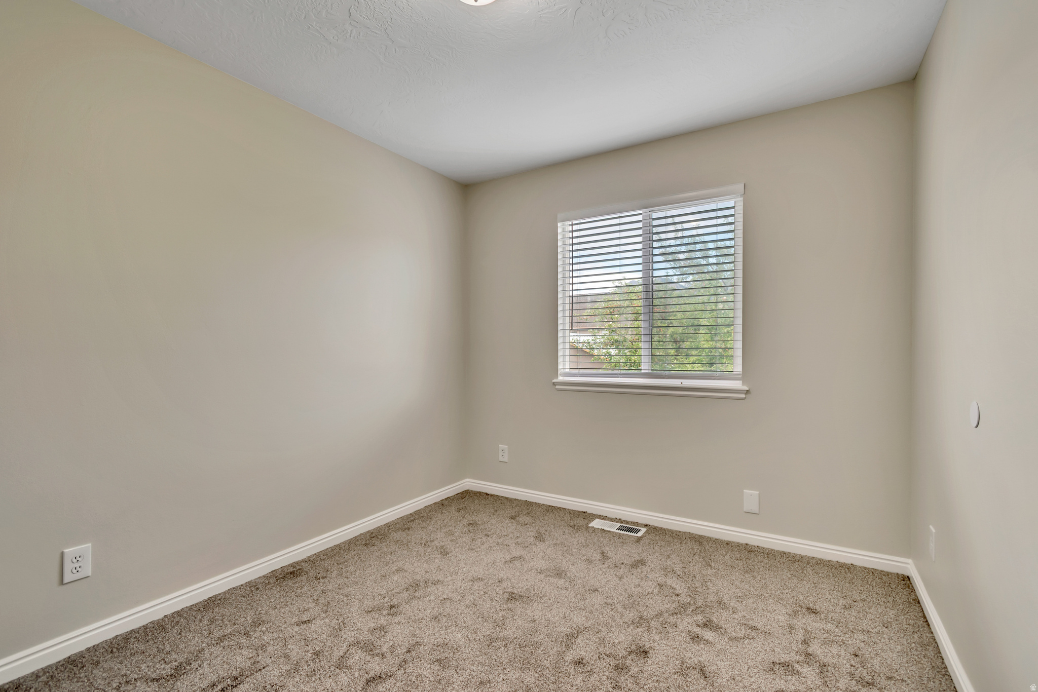 WHISPERING WILLOW - Residential