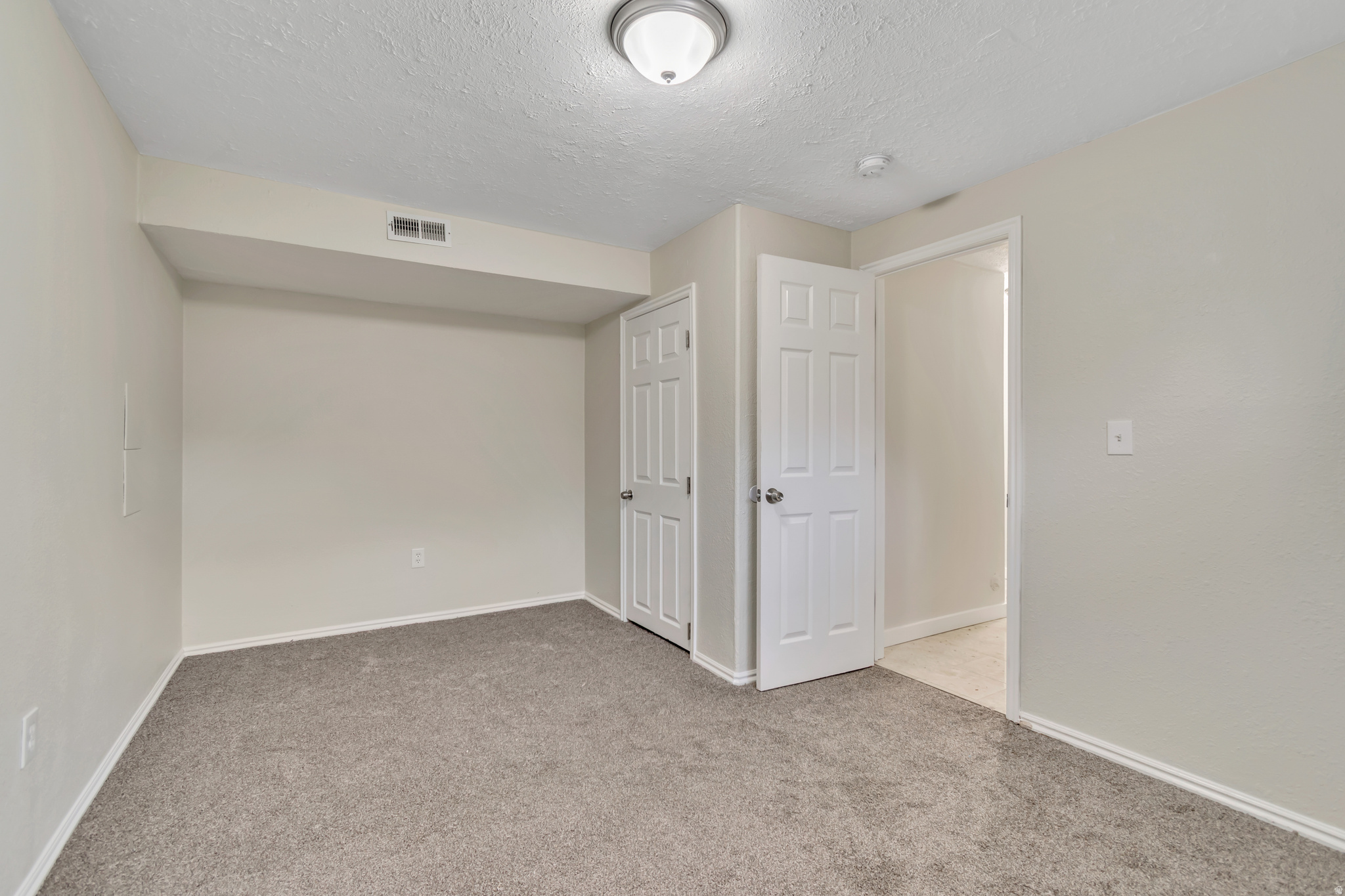 WHISPERING WILLOW - Residential