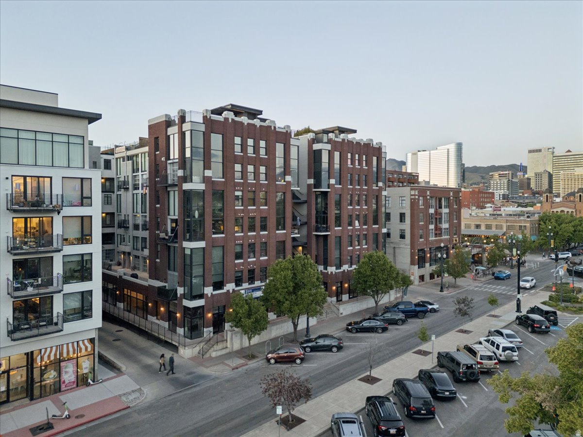 BROADWAY PARK LOFTS - Residential