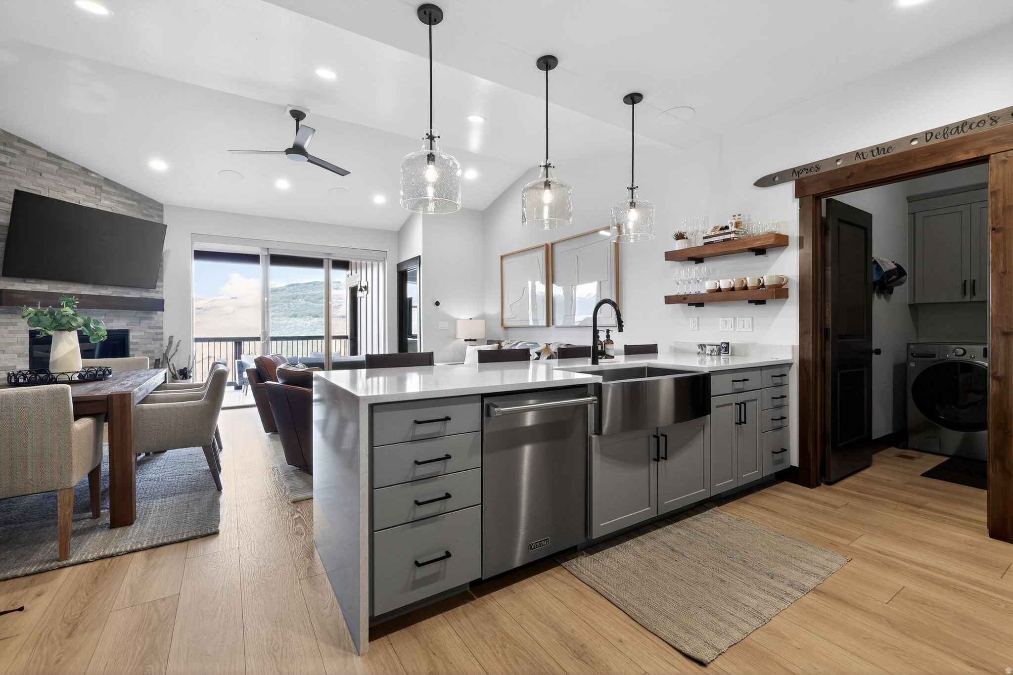 BLACKROCK RIDGE - Residential