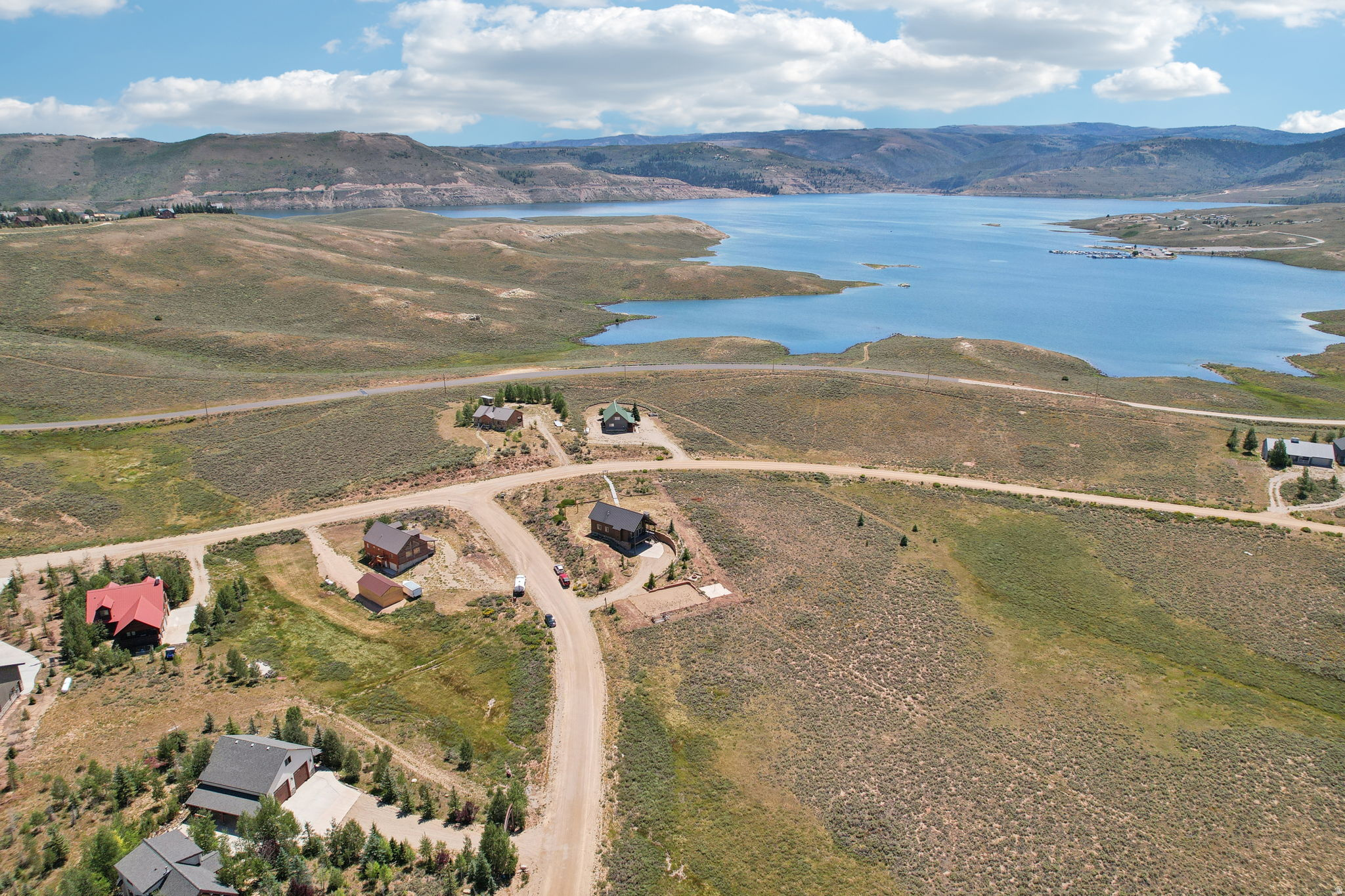 STRAWBERRY LAKEVIEW - Residential