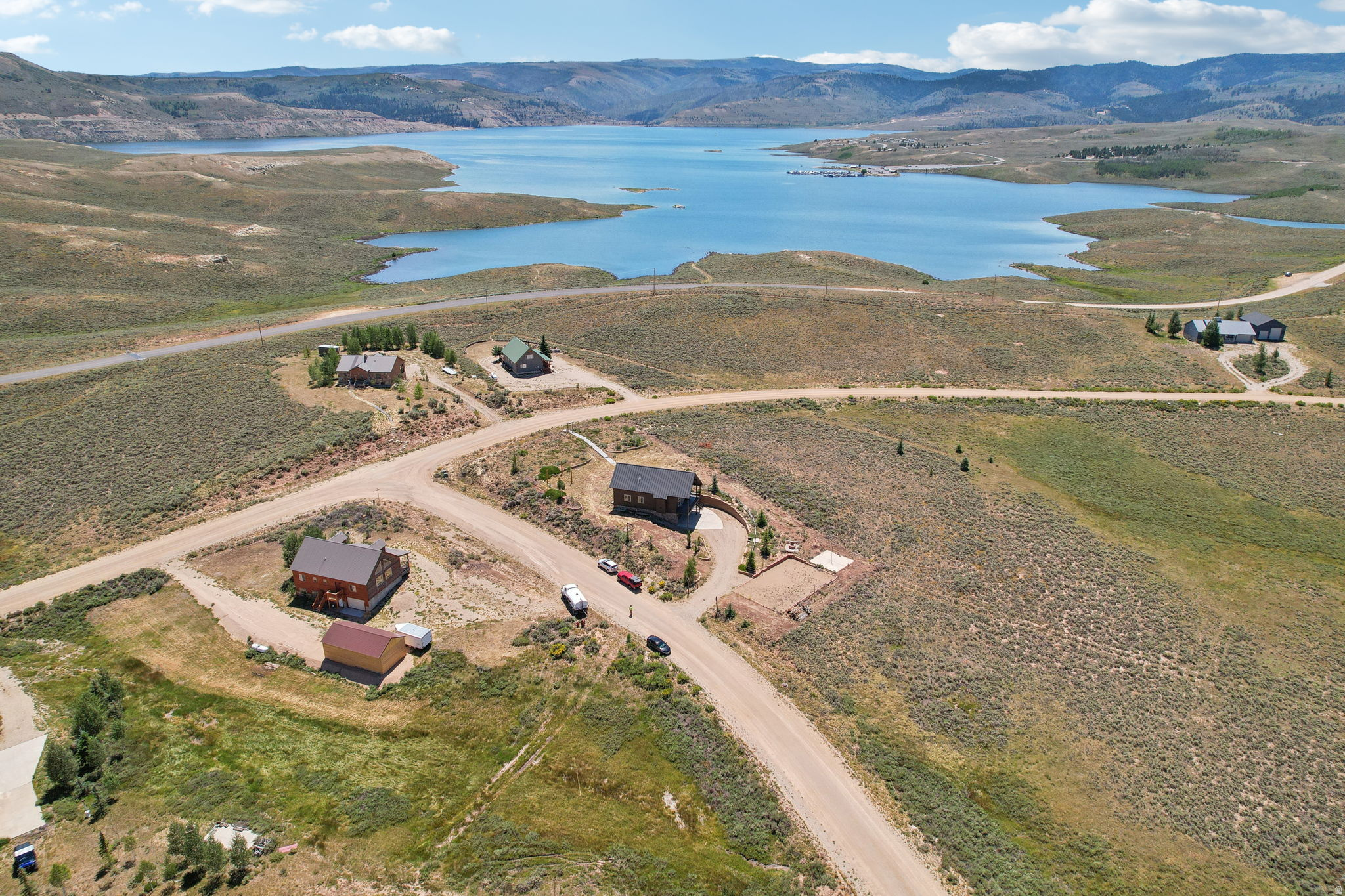 STRAWBERRY LAKEVIEW - Residential