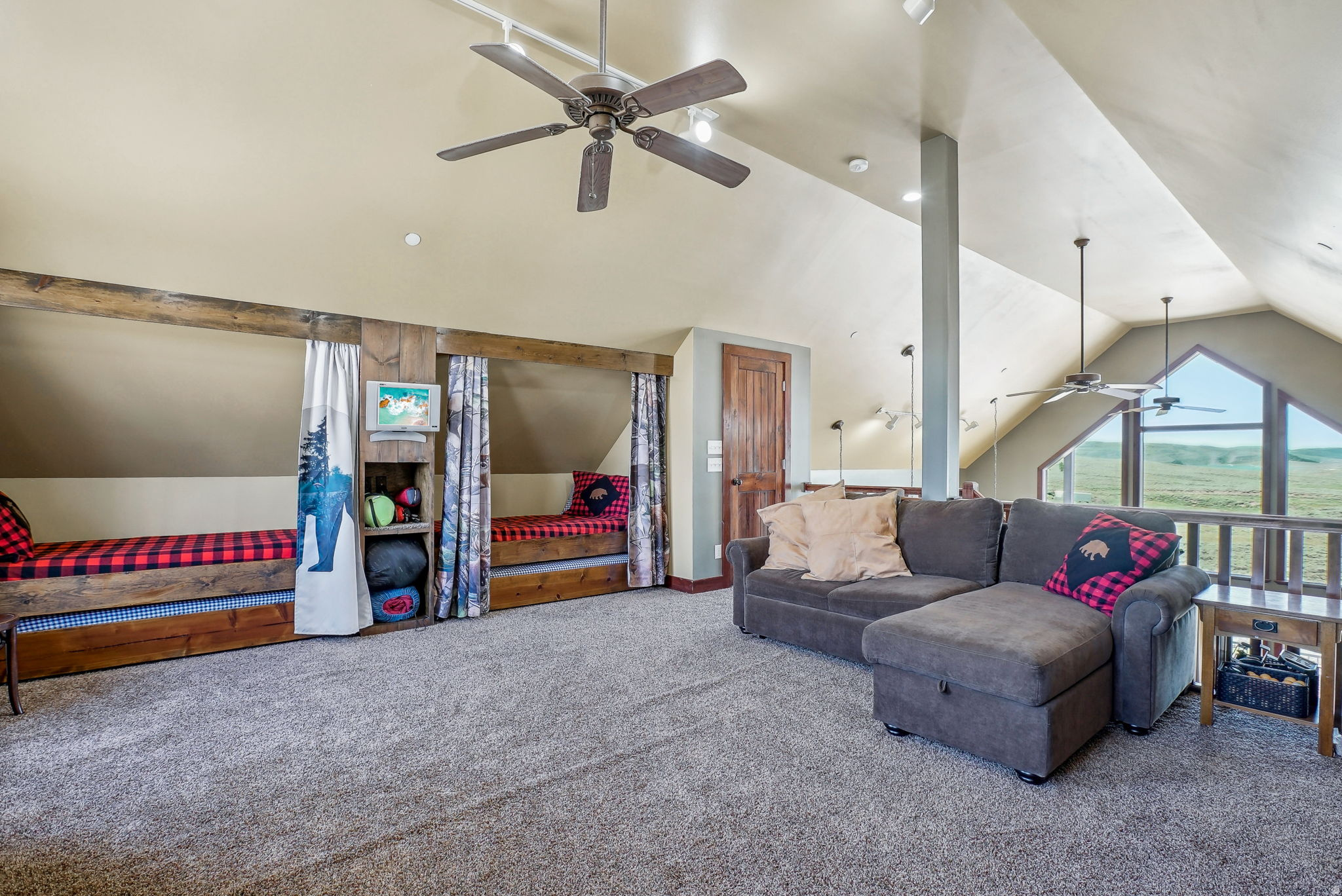 STRAWBERRY LAKEVIEW - Residential