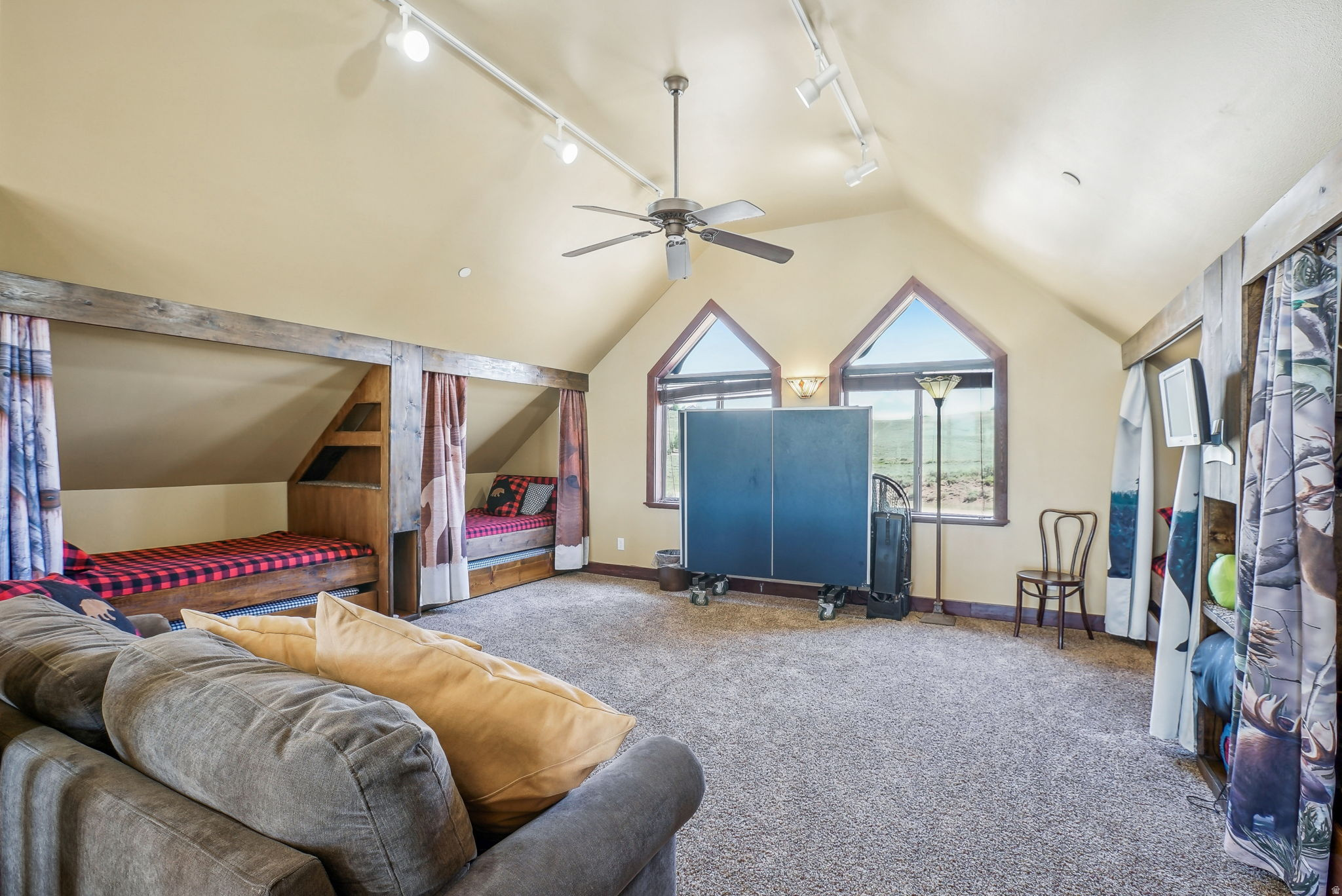 STRAWBERRY LAKEVIEW - Residential
