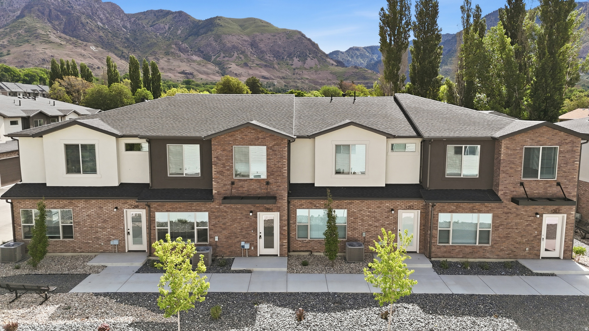DYLANS TONWHOMES - Residential