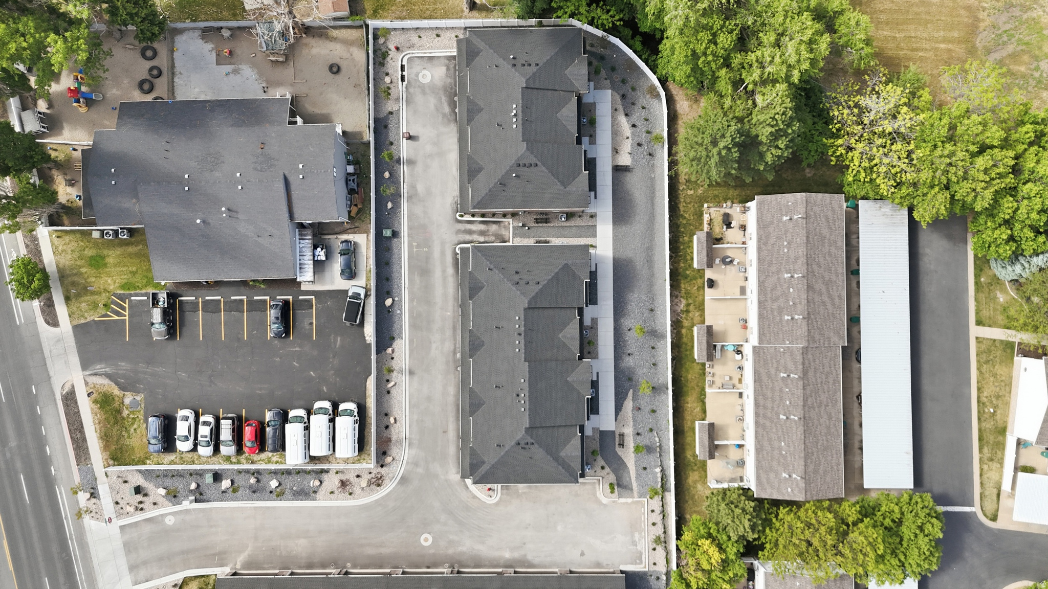 DYLANS TONWHOMES - Residential