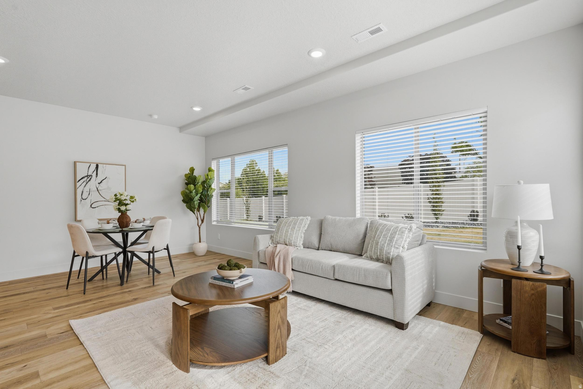 DYLANS TONWHOMES - Residential