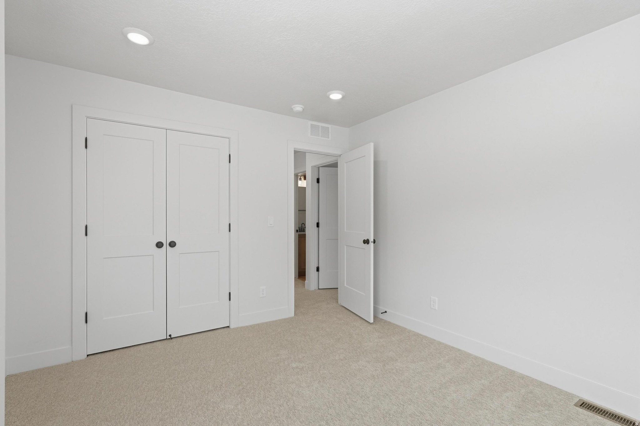 DYLANS TONWHOMES - Residential