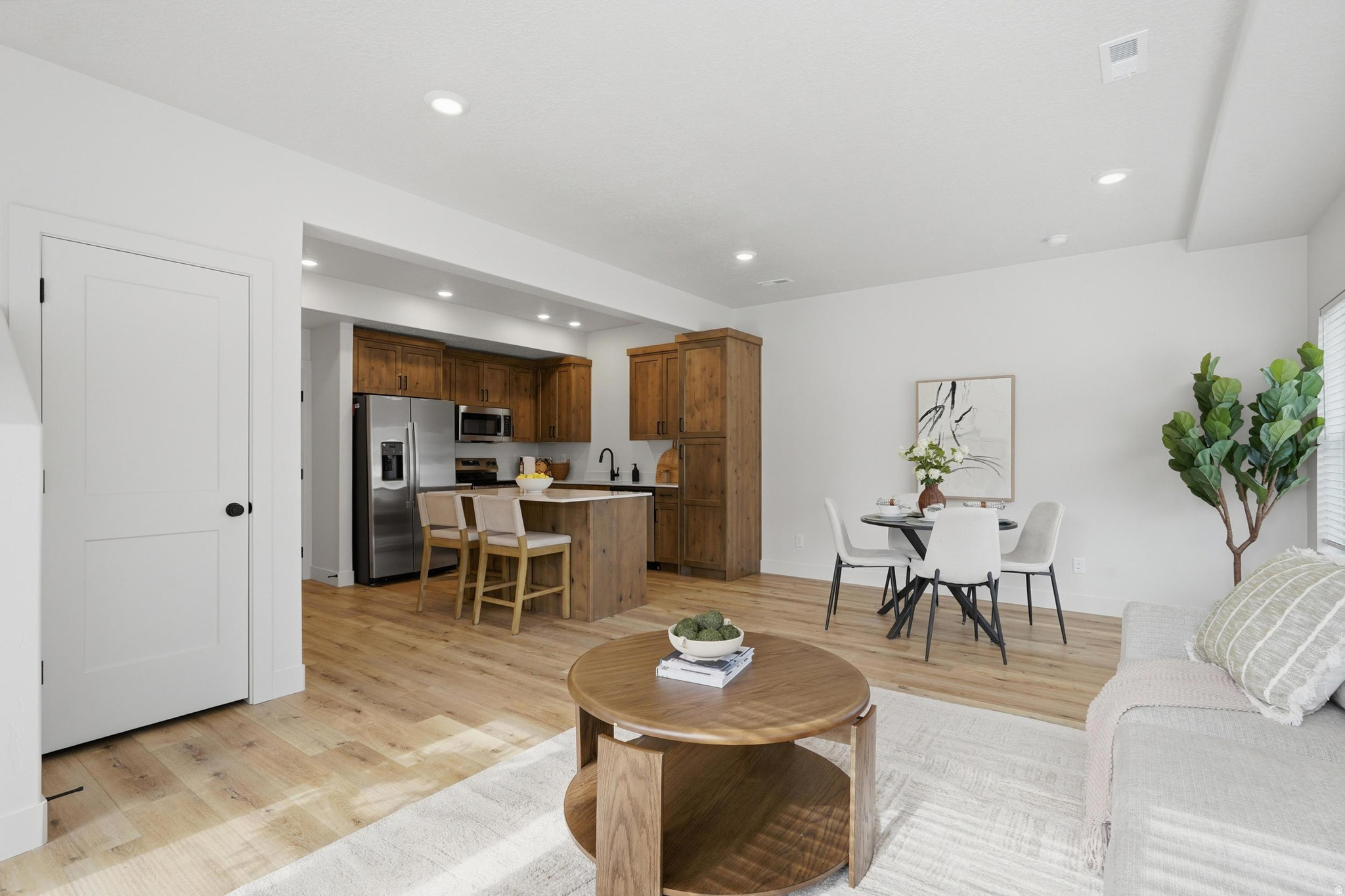 DYLANS TONWHOMES - Residential