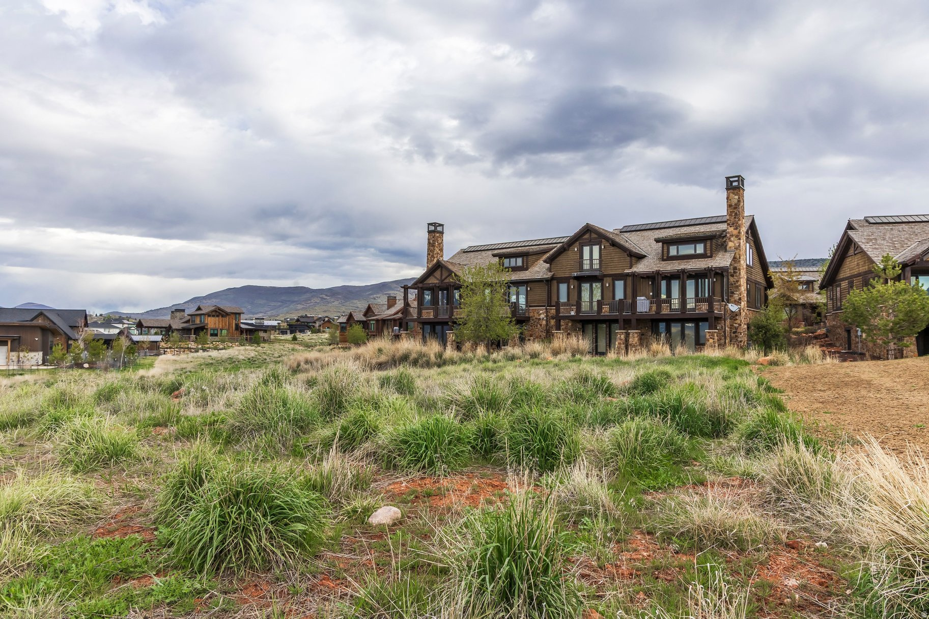 RED LEDGES - Land