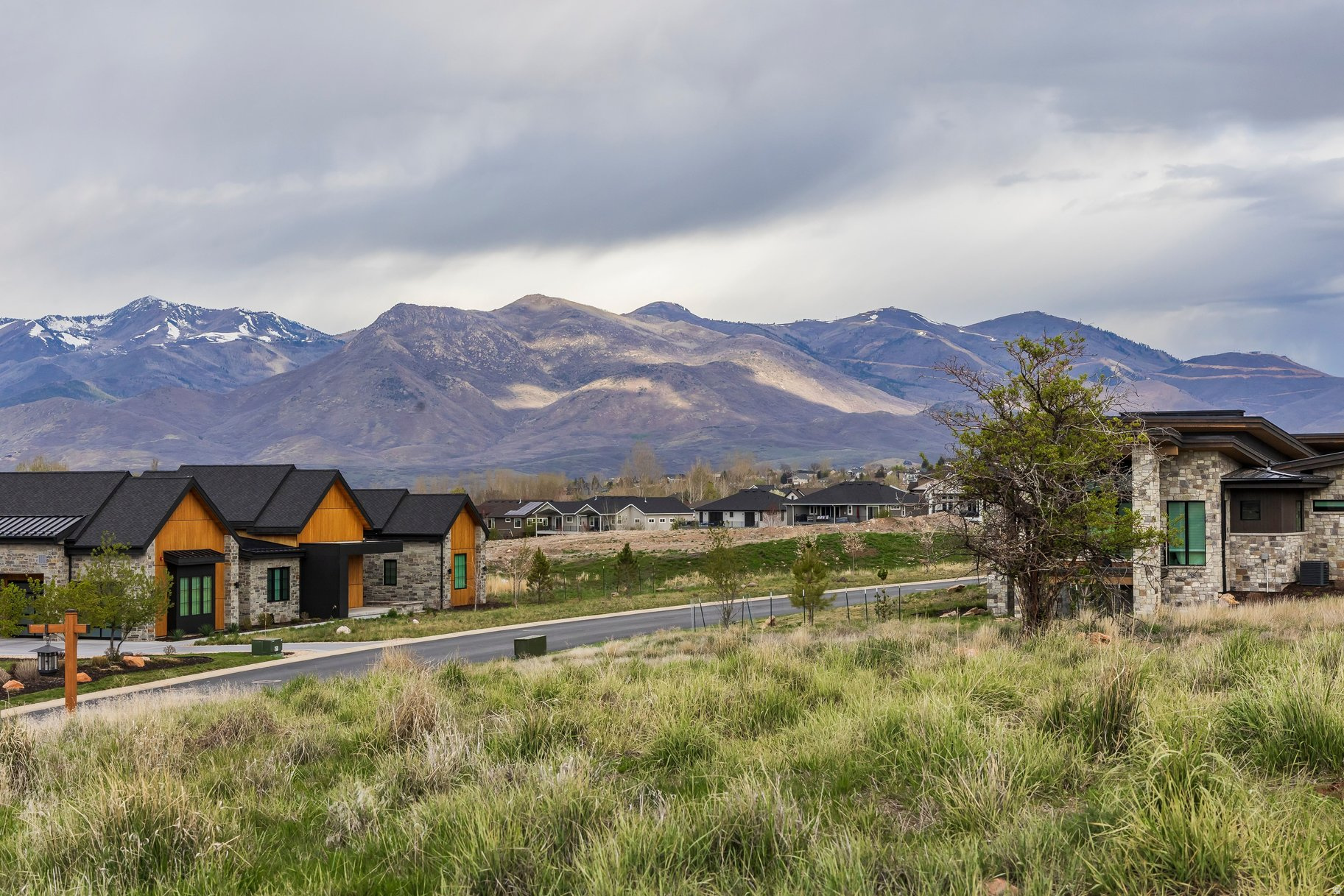 RED LEDGES - Land