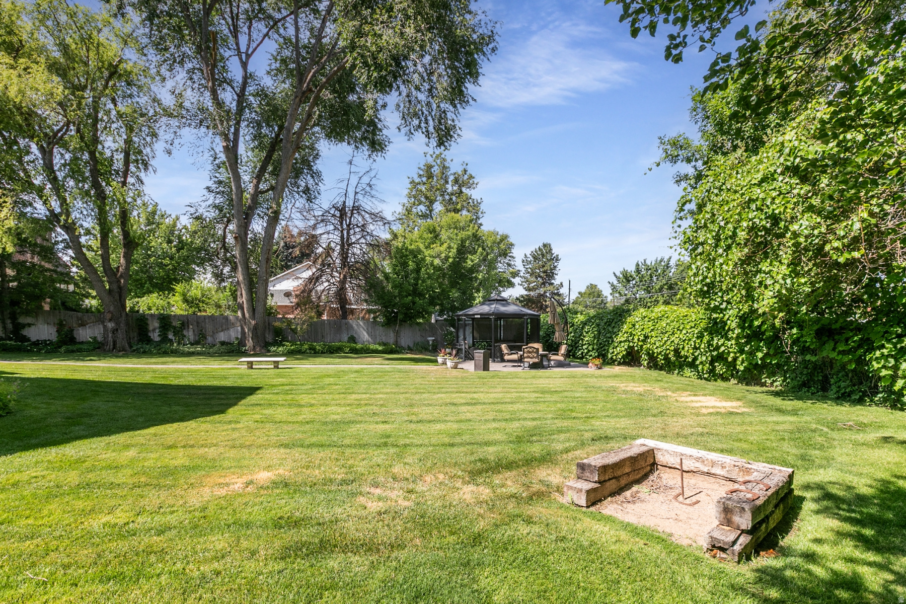 COUNTRY MEADOWS #D - Residential