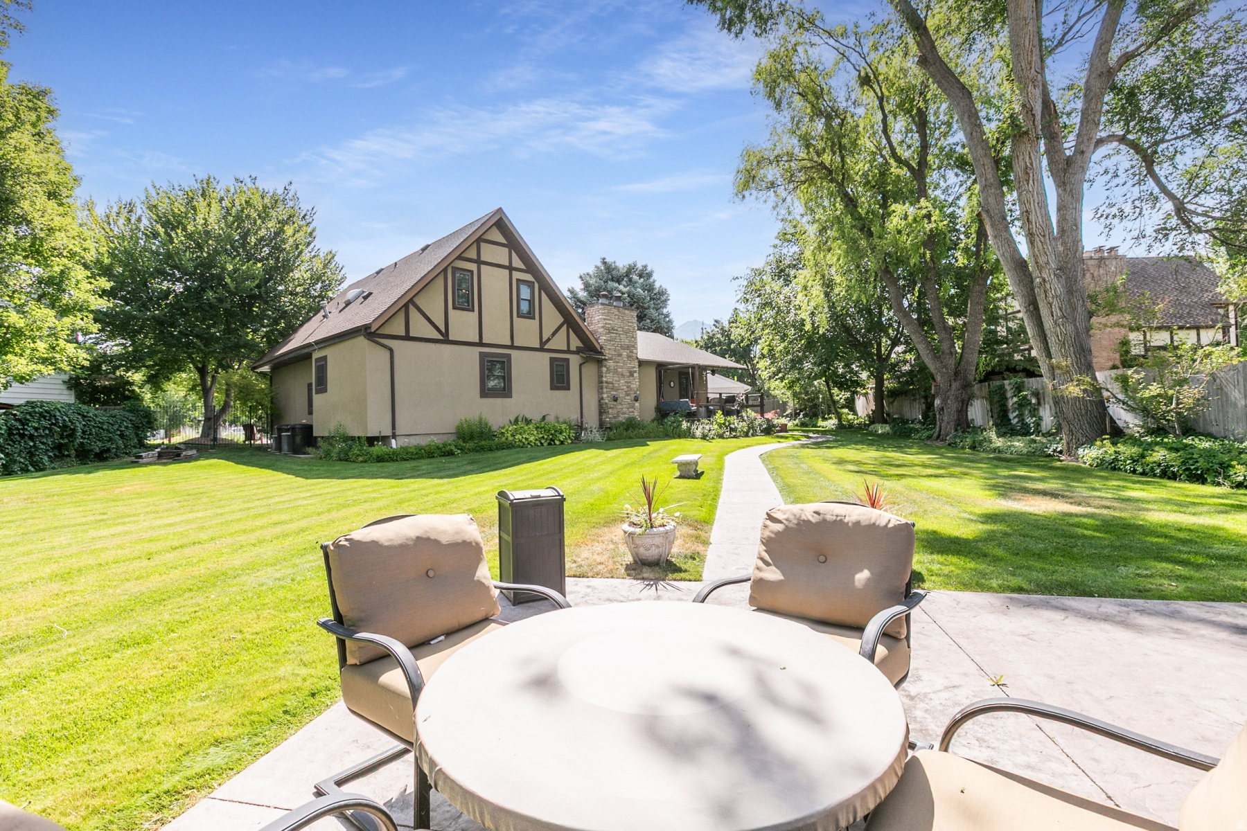 COUNTRY MEADOWS #D - Residential
