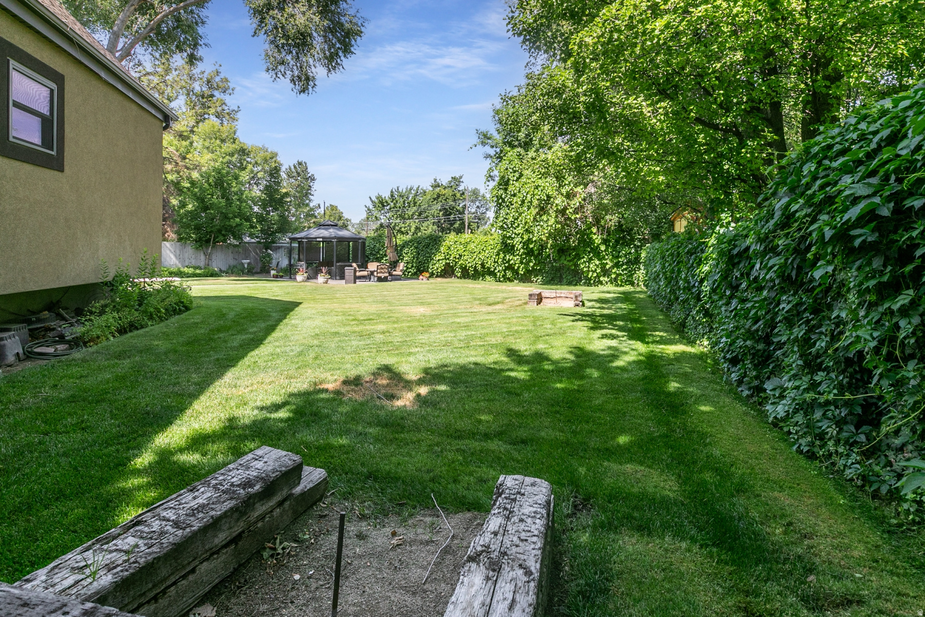 COUNTRY MEADOWS #D - Residential